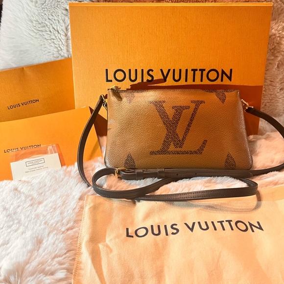 Double Zip Pochette Reverse Monogram Giant LV sling - Picture 11 of 13